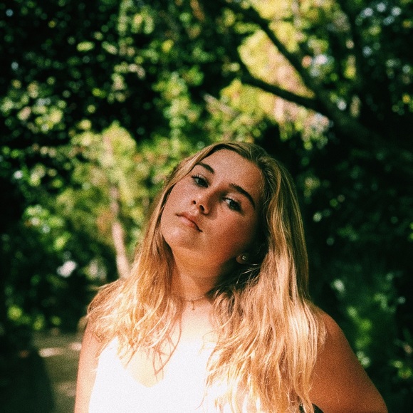 Meet your Posher, Kendall - Picture 1 of 1